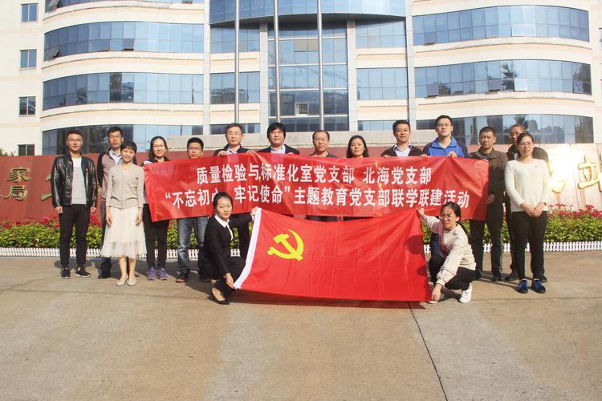 联妙佩服饰